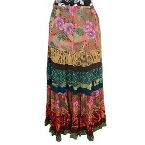 Kenar  size Large multi color room skirt lined elastic waist